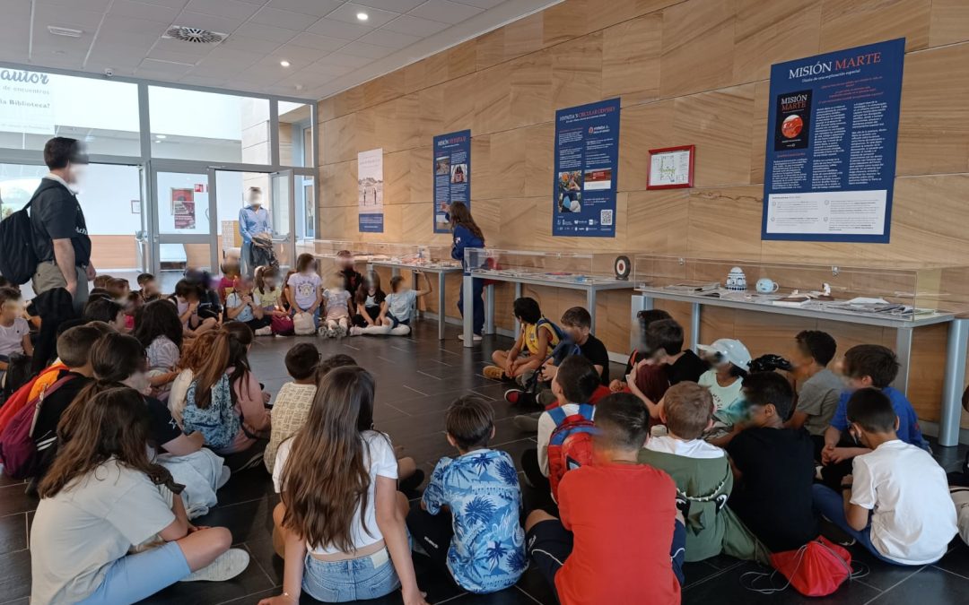 El alumnado de 3º y 4º de Primaria del CEIP La Cañada visita la exposición “Lo que me traje de Marte”